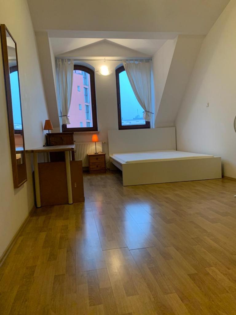 Spacious 2-Rooms Penthouse In Warsaw City Center Exterior photo
